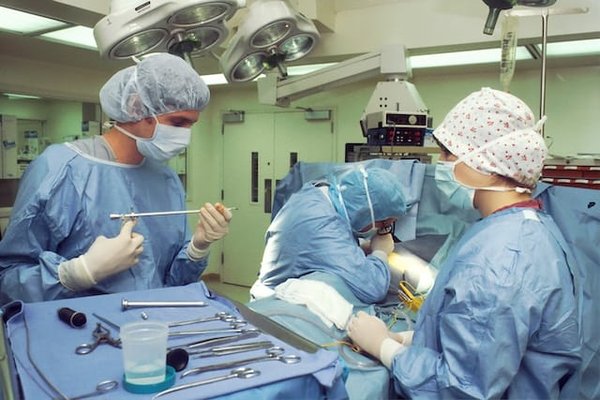 Symptômes, diagnostic et chirurgie de la cataracte